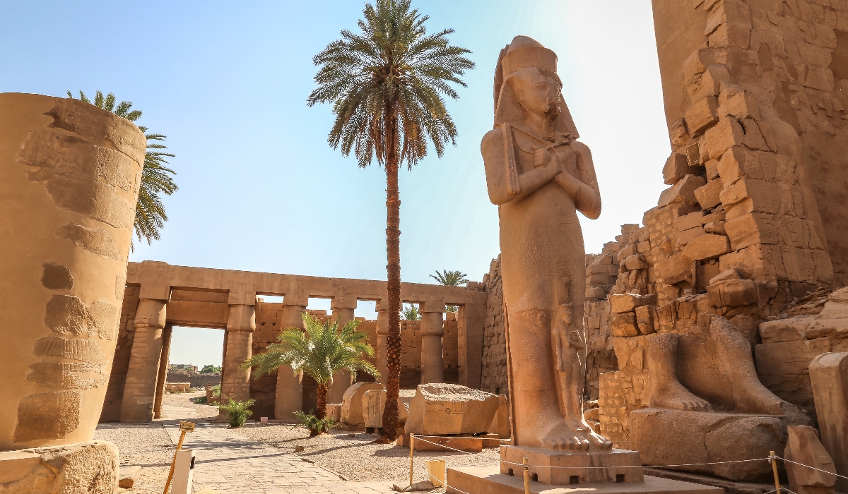 Luxor, cidade no sul do Egito, passa despercebida para muitas pessoas que planeiam uma viagem a este país africano. Um erro crasso, pois trata-se de um destino fantástico, que durante cerca de 1500 anos foi a capital egípcia. É em Luxor que ficam alguns dos mais emblemáticos templos e túmulos da região.